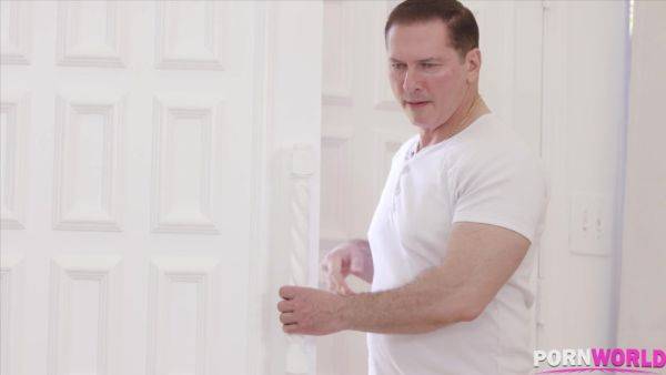 Busty Savannah Bond Makes Use of Glass Dildo and Cock to Stretch Out Asshole GP2363 - PornWorld - Australia on breastful.com