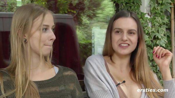 Heiße Österreicherin und heißes bayrisches Madl vergnügen sich vor Kamera - young busty lesbian babes makeout - Germany on breastful.com