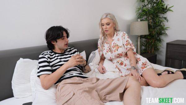 Busty bitches suck the same dick and get laid in impeccable FFM on breastful.com