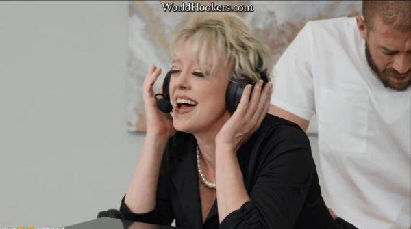 Dee Williams - big ass busty blonde MILF Dee Dee in amateur reality threesome on breastful.com