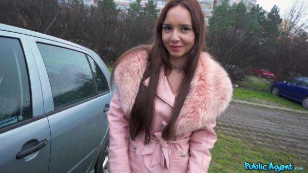 Busty amateur Zeynep Rossa helps the stranger with getting off on breastful.com