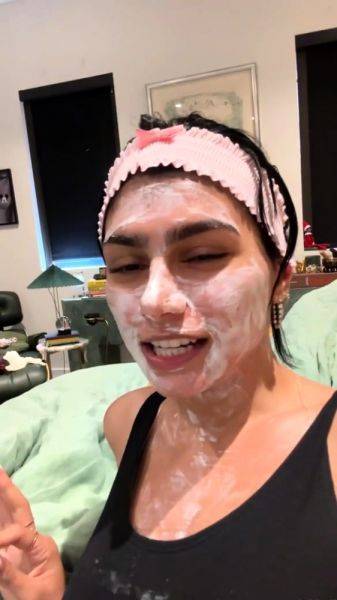 Amateur busty brunette masturbates and does hand job on breastful.com