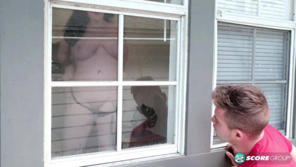 Peeping Tom Fucks Busty Nyx Monroe - Usa on breastful.com