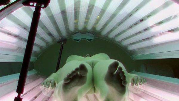 Busty brunette in solarium on breastful.com