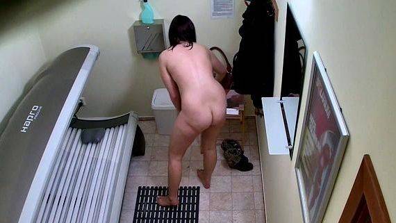 Busty teen in solarium on breastful.com