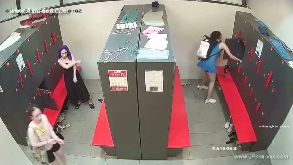 隐藏摄像头拍下三名中国女子在更衣室换衣服 - China on breastful.com