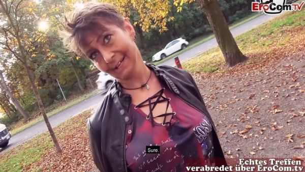 德国熟女在公园公开试镜中与路人激情互动最终迎来面部喷射 - Germany on breastful.com