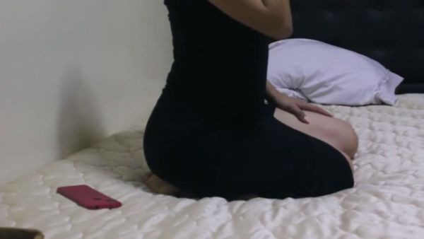 伊朗妻子在床上被丈夫从后方进入时达到高潮 - Iran on breastful.com