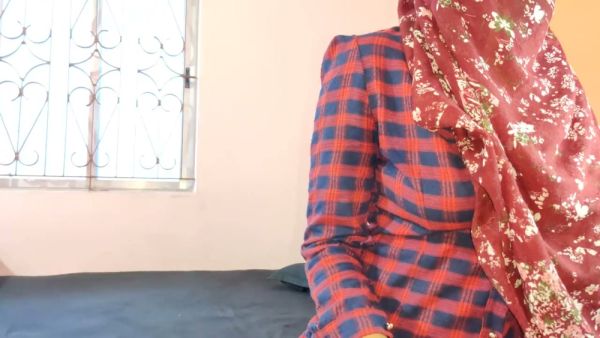 戴花头巾的已婚少妇在床上偷情体验狂野后入式 - Indonesia - Japan on breastful.com