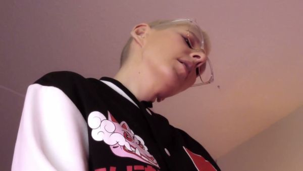 波兰风情调教女支配者用 strapon 对小妾进行肛塞训练 - Poland on breastful.com