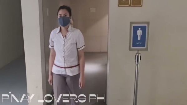 菲律宾女教师在商场公厕隔间内大胆口交 - Philippines on breastful.com