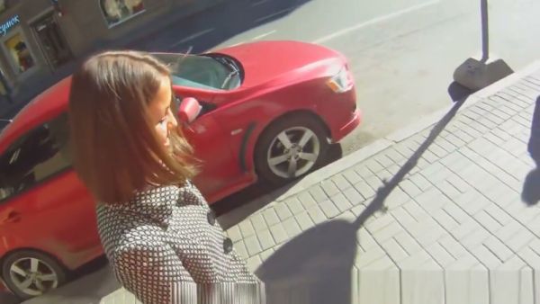 街头搭讪欧洲女孩带回家在厨房瓷砖地上从后进入 on breastful.com
