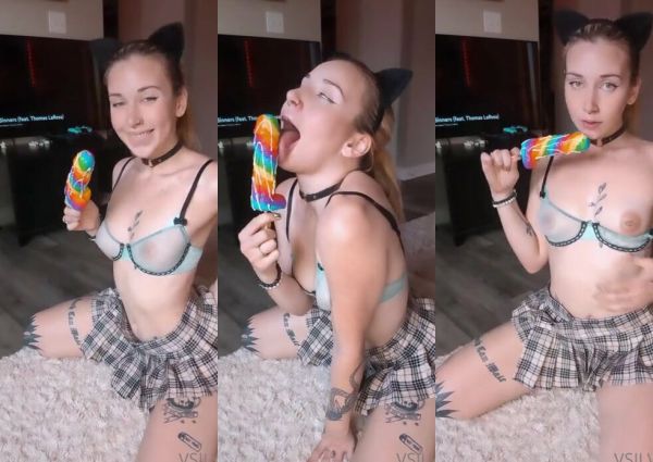 Blonde's Perfect Ass Teases with Solo Dildo Play on breastful.com