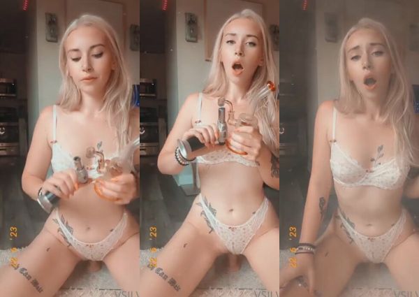 Amateur Beauty Flaunts Cute Lingerie and Crazy-Hot Teen Pussy (18+) on breastful.com