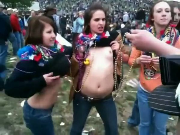 Group gathers in park as woman lets her top be lifted off by companions on breastful.com