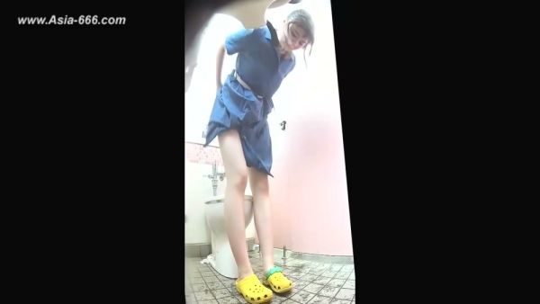Young Japanese woman caught on hidden cam bending in a clinic bathroom - Japan on breastful.com