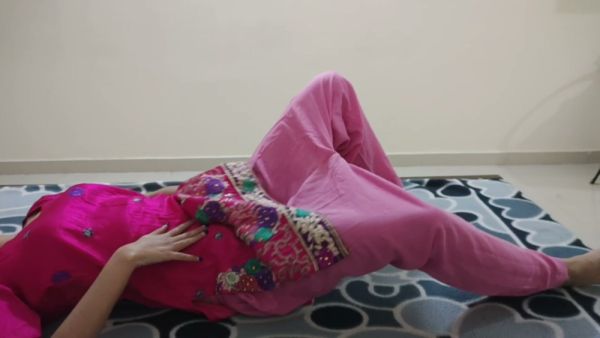 Indian woman in traditional clothes shares passionate missionary moment in private room - India on breastful.com