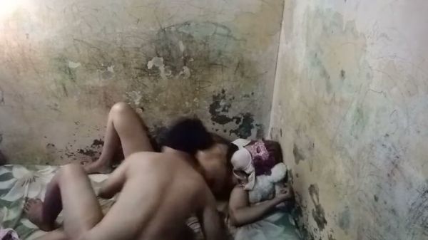 Pregnant woman betrayed by lover with beanie in grimy room - Indonesia on breastful.com