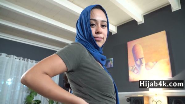 Young woman in hijab gives intimate POV encounter at home - Iran on breastful.com