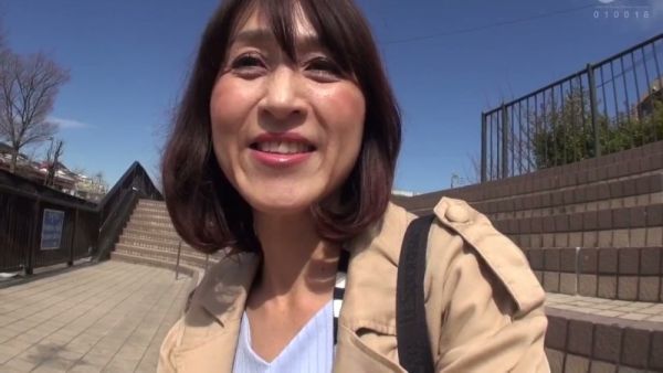Curvy Japanese woman enjoys deep intimacy with her lover in passionate bedroom scenes - Japan on breastful.com