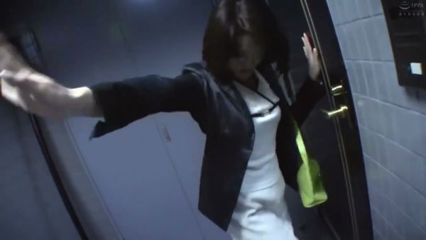 Businesswoman in blazer meets her lover in a dim office hallway before retreating to the bedroom - Japan on breastful.com