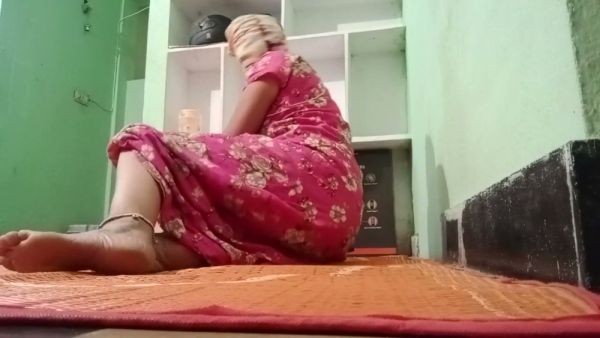 Secret home encounter between a woman in a pink dress and her dark-skinned partner - India on breastful.com