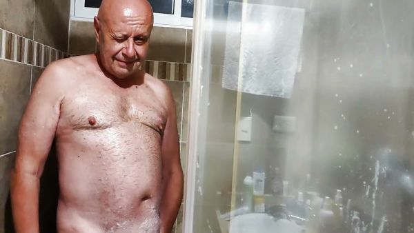 Colombian beauty teases a mature man during a steamy bathroom massage session - Colombia on breastful.com
