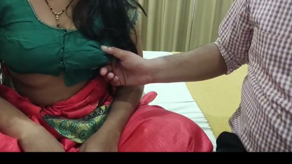Indian couple in traditional clothes share rough indoor encounter - India on breastful.com