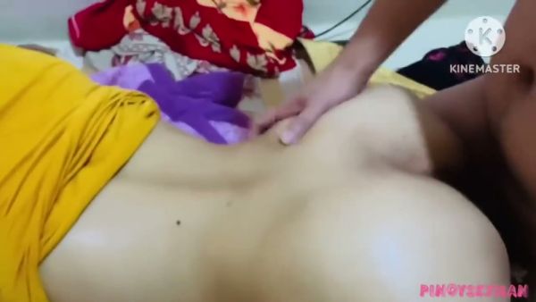 Mature Filipina woman secretly rides her brother-in-law in a bedroom - Philippines on breastful.com