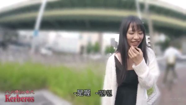 Stylish Tokyo woman captured in quiet urban moments - Japan on breastful.com