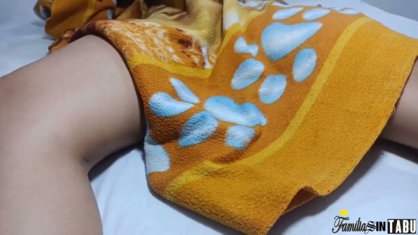 Light-skinned brunette explores her wet pussy on a white bed with patterned blankets on breastful.com