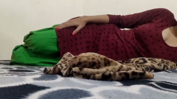 Desi housewife in polka dots takes her neighbor from behind during steamy roleplay - India on breastful.com