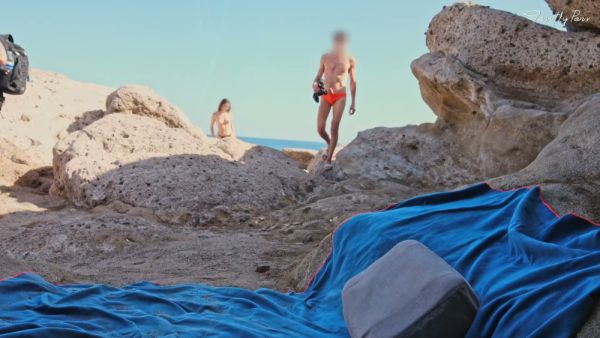 Exposed on the rocks: a public handjob leads to a cumshot under the sun - Italy on breastful.com