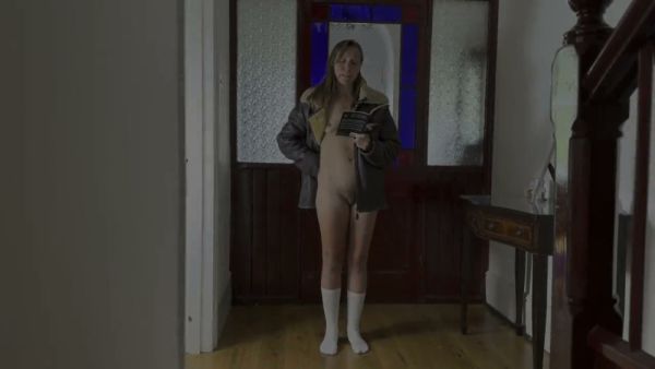 Blonde captures her raw moment in hallway light after a rough day - Usa - Britain on breastful.com