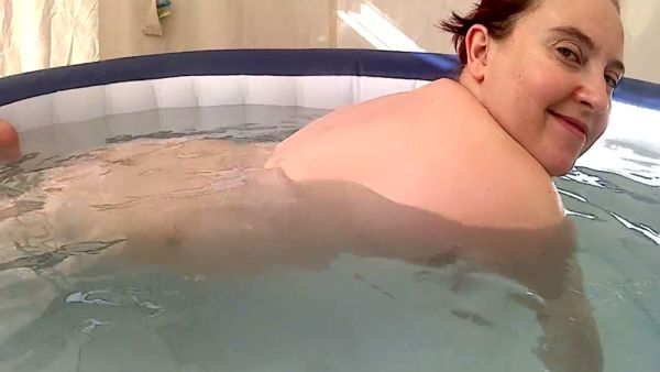 Curvy British woman rides her lover in a hot tub and takes the creampie - Britain on breastful.com