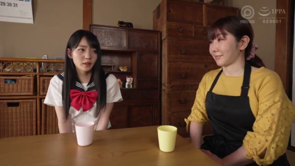 Japanese amateur in sailor uniform explores intimacy on tatami - Japan on breastful.com