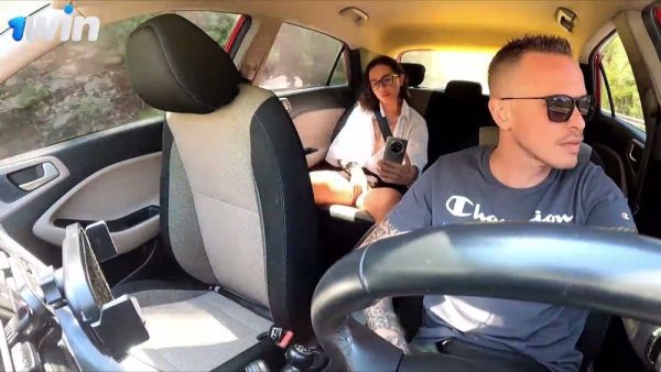 Russian streamer exposes herself on camera while riding with a British driver - Russia - Britain on breastful.com