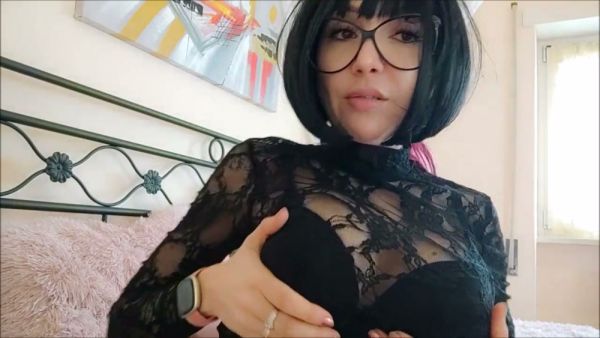 Chantal performs a seductive homemade striptease in lace and leopard print on breastful.com