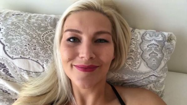 Blonde German wife fingers herself while her hairy husband watches in bed - Germany on breastful.com