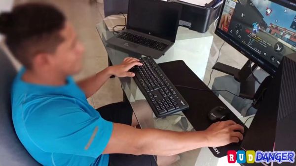 Red-haired stepdaughter interrupts her stepdad's gaming session with a bold move on breastful.com