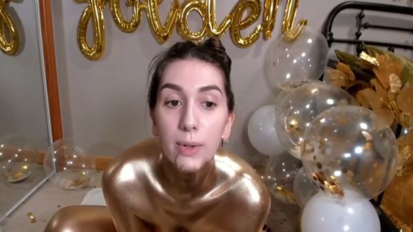 Brunette cam girl celebrates her birthday with gold body paint and toys - Usa on breastful.com