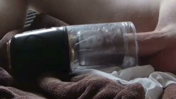 Man pleasures himself with a glass stroker in close-up - Japan on breastful.com