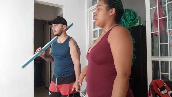 Pregnant Venezuelan woman calls a tattooed repairman for damp walls and ends up riding him hard - Venezuela on breastful.com