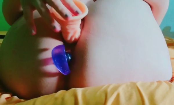 Latina stuns with dual toy action in intimate self-pleasure session on breastful.com