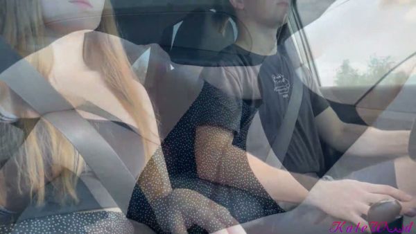 Young woman gets a ride and takes things further with the driver in his car - Russia on breastful.com