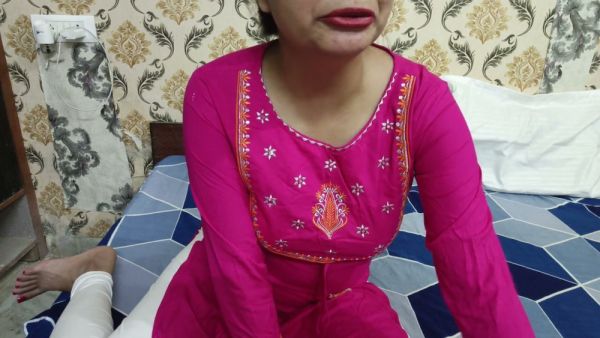 Pakistani wife alone in bedroom explores herself after tense family moment - India - Pakistan on breastful.com