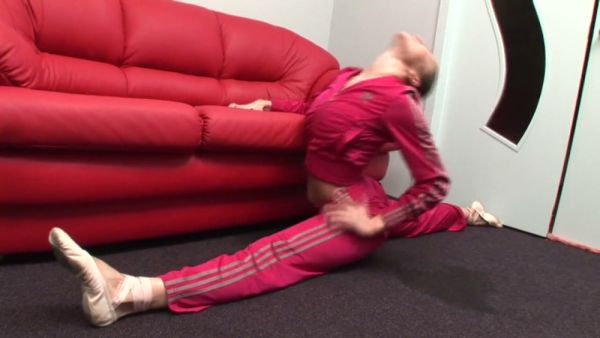 European brunette shows off incredible flexibility in passionate 69 session on breastful.com