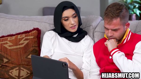 Modest Muslim student breaks taboo with passionate encounter with classmate on breastful.com