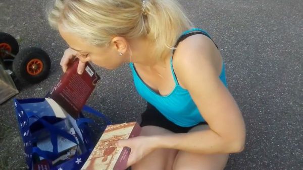 Amateur voyeur clip captures unsuspecting women at an outdoor flea market on breastful.com