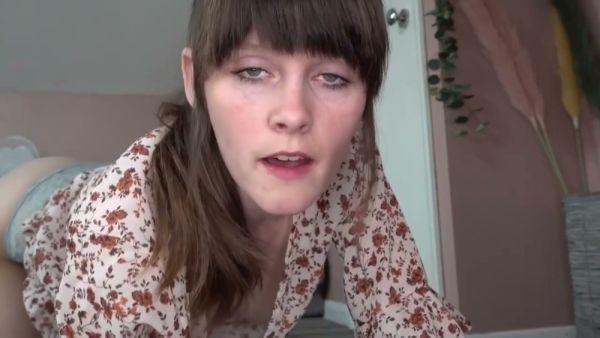 MILF Sydney Harwin spreads for a solo anal webcam show with ass licking on breastful.com